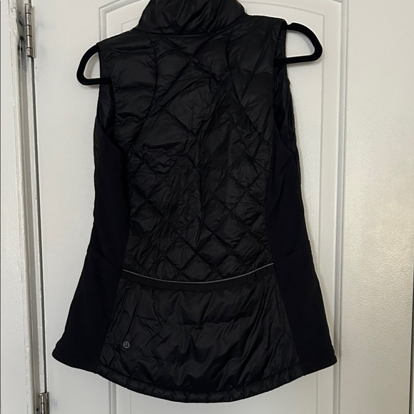 Lululemon Size 6 Black Quilted Vest - Picture 4 of 5